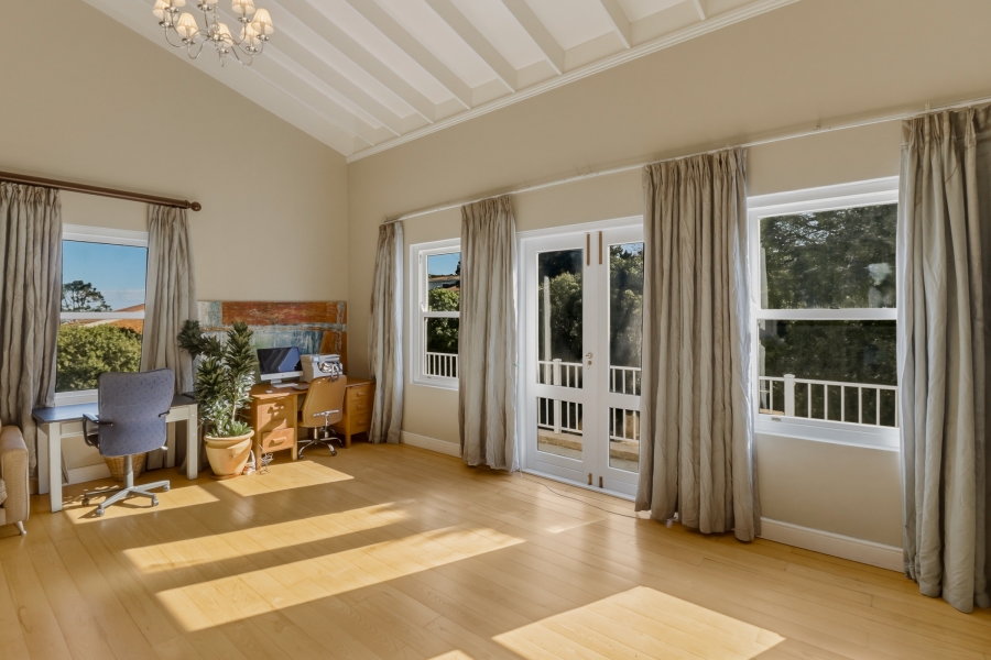 6 Bedroom Property for Sale in La Concorde Western Cape